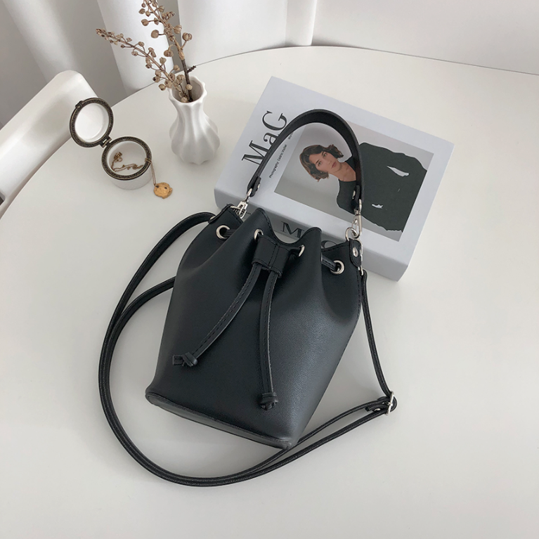 レザー調ショルダーバッグストラップ付 | 詳細画像8