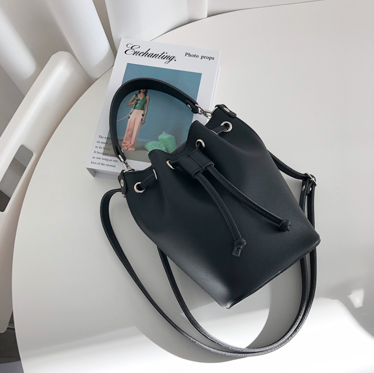 レザー調ショルダーバッグストラップ付 | 詳細画像9