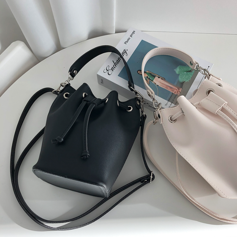 レザー調ショルダーバッグストラップ付 | 詳細画像11