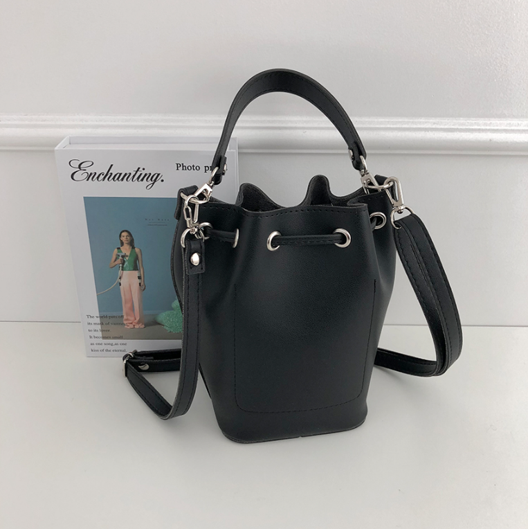 レザー調ショルダーバッグストラップ付 | 詳細画像12