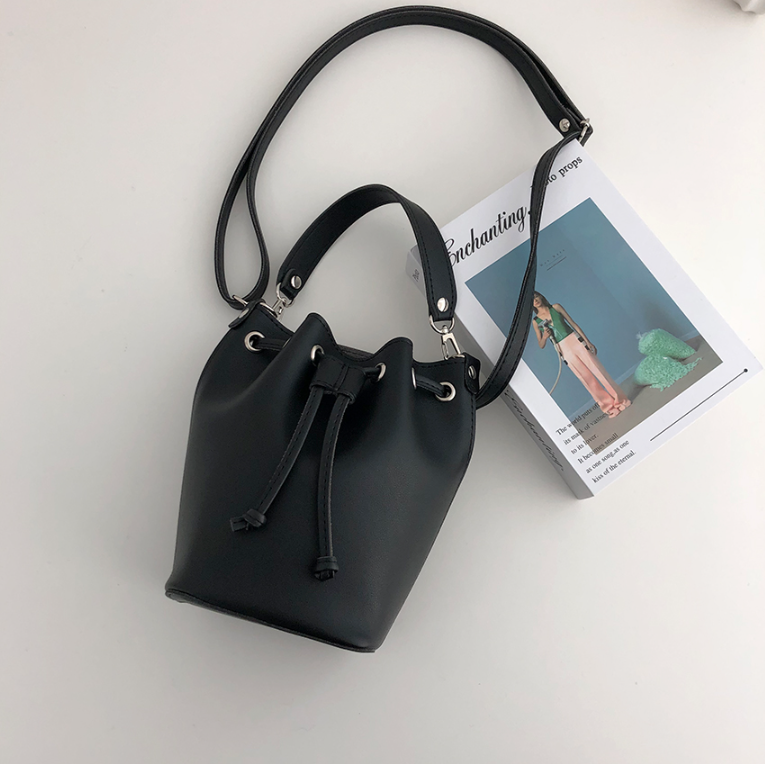 レザー調ショルダーバッグストラップ付 | 詳細画像13