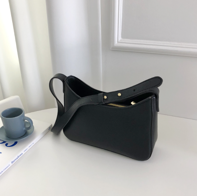 レザー調シンプル無地ショルダーバッグ | 詳細画像7