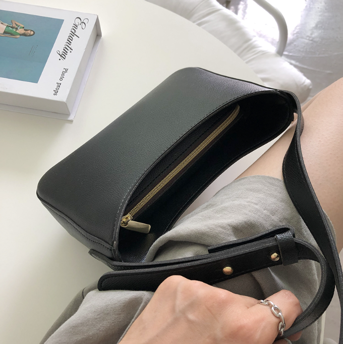 レザー調シンプル無地ショルダーバッグ | 詳細画像12