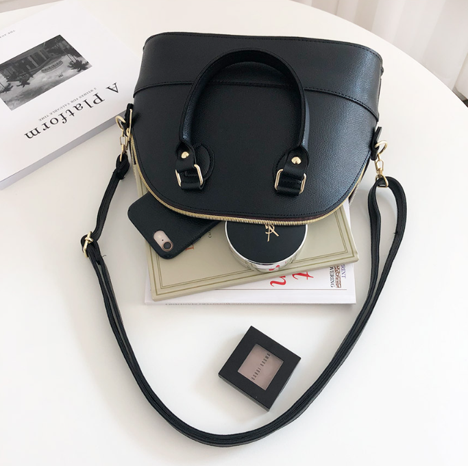 レザー調ショルダーバッグ | 詳細画像9