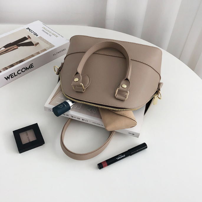 レザー調ショルダーバッグ | 詳細画像17