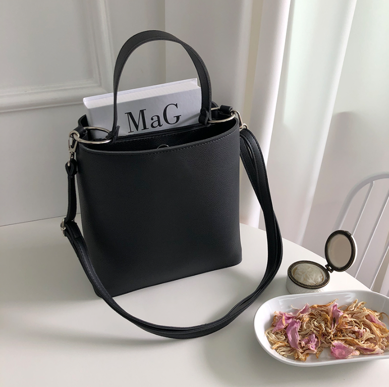 レザー調ショルダーバッグトートバッグ2WAYストラップセット(バックルあり) | 詳細画像7