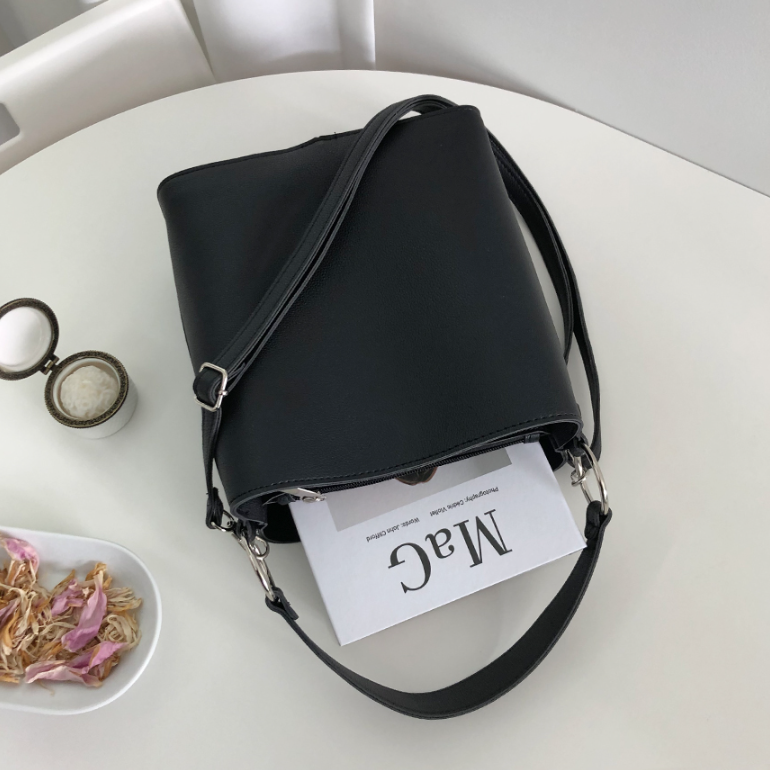 レザー調ショルダーバッグトートバッグ2WAYストラップセット(バックルあり) | 詳細画像8