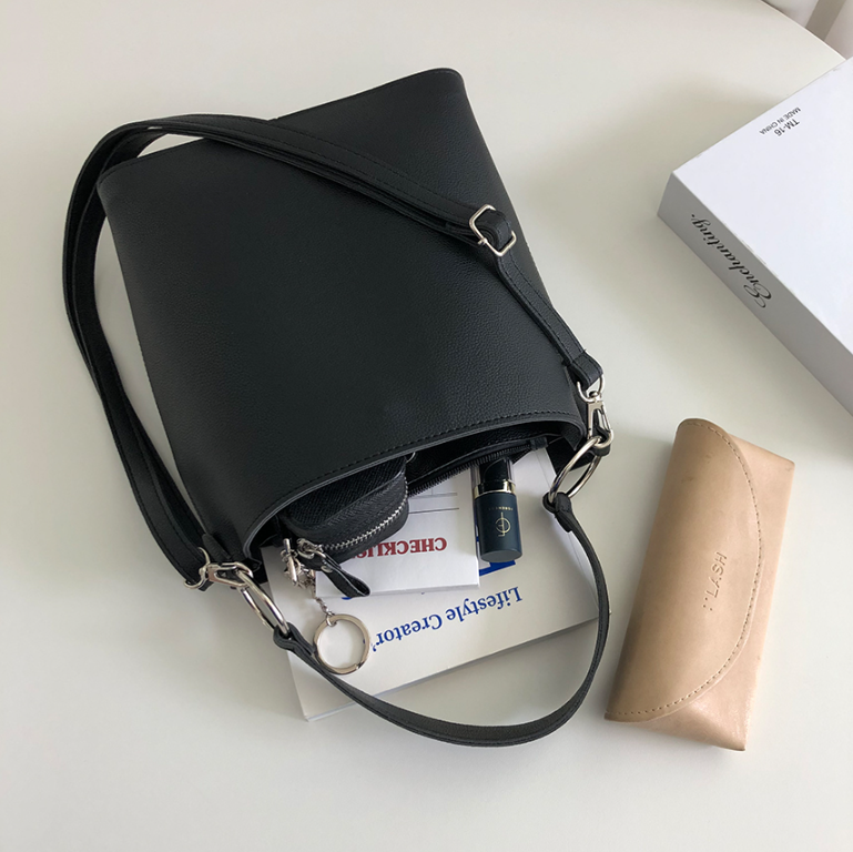 レザー調ショルダーバッグトートバッグ2WAYストラップセット(バックルあり) | 詳細画像10