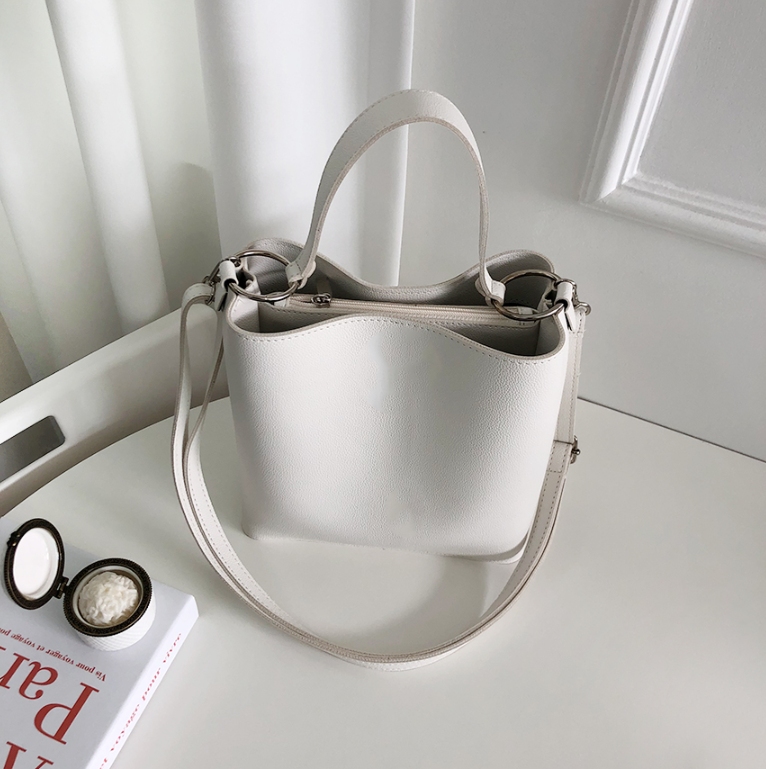 レザー調ショルダーバッグトートバッグ2WAYストラップセット(バックルあり) | 詳細画像12