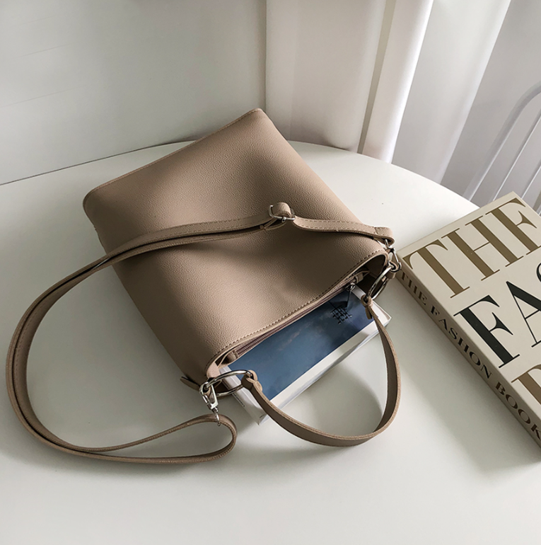 レザー調ショルダーバッグトートバッグ2WAYストラップセット(バックルあり) | 詳細画像15