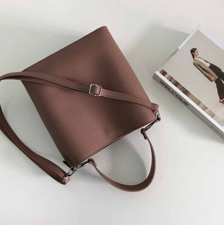 レザー調ショルダーバッグトートバッグ2WAYストラップセット(バックルあり) | 詳細画像22