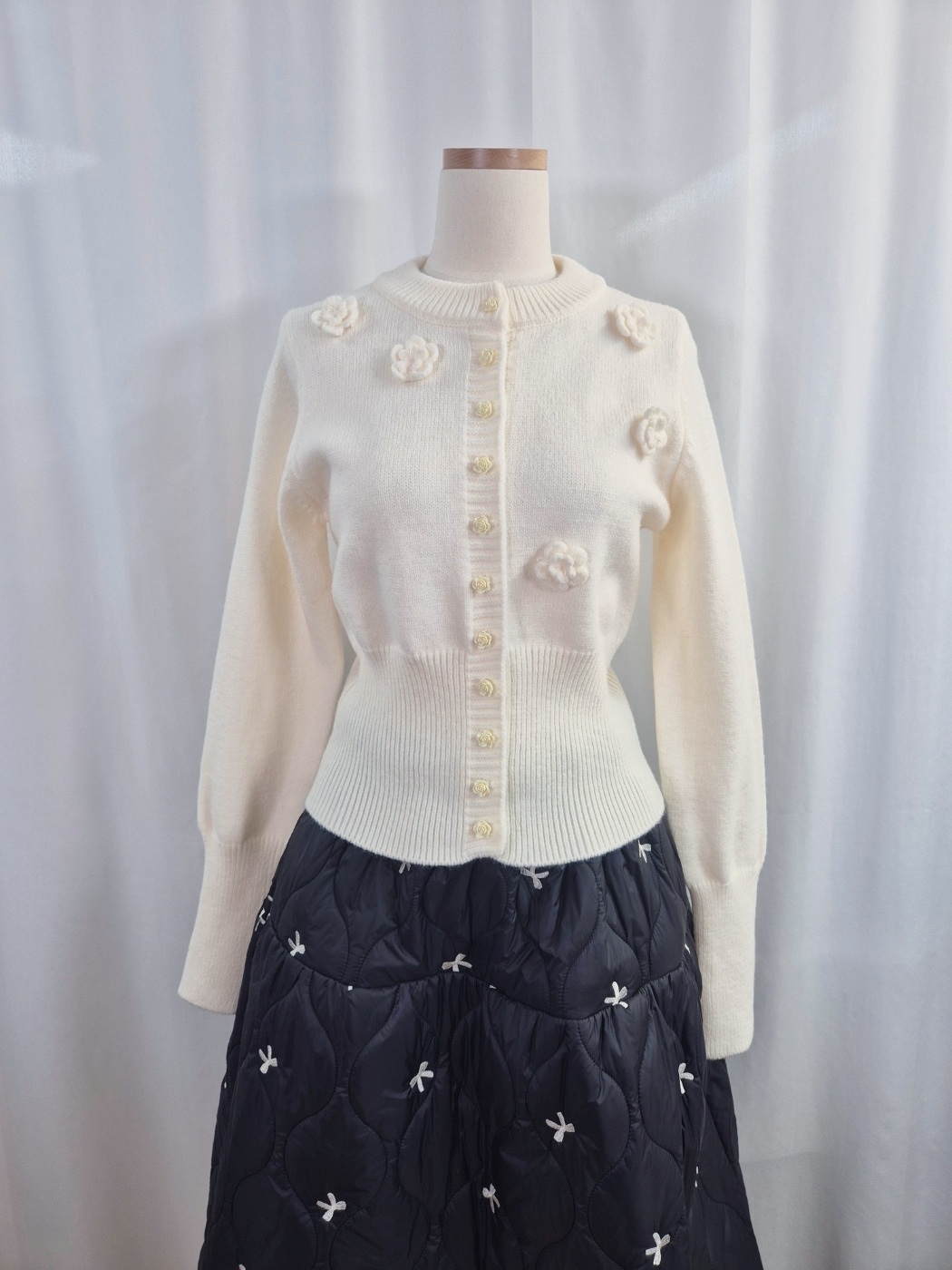 ニットボタンラウンドネックベーシック長袖花柄カーディガン | 詳細画像10