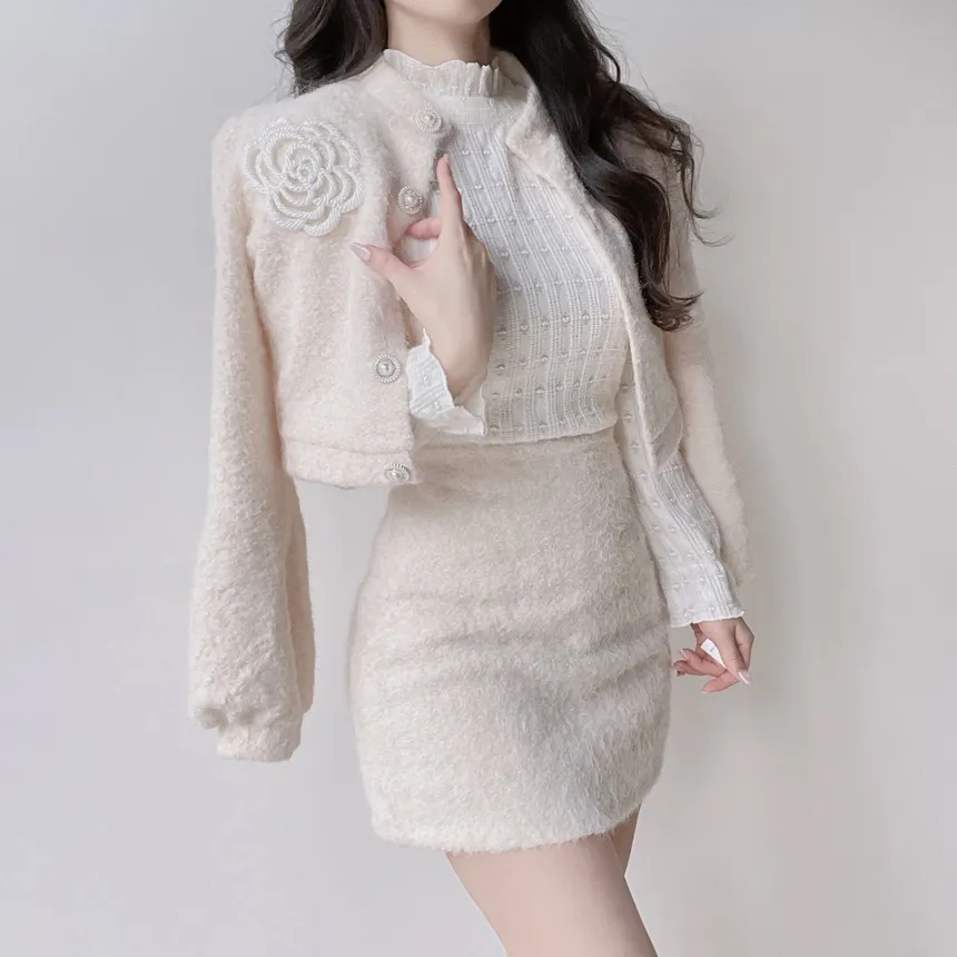 ラウンドネックパール調ボタンショート刺繍花柄ジャケット | mirangmirang | 詳細画像25