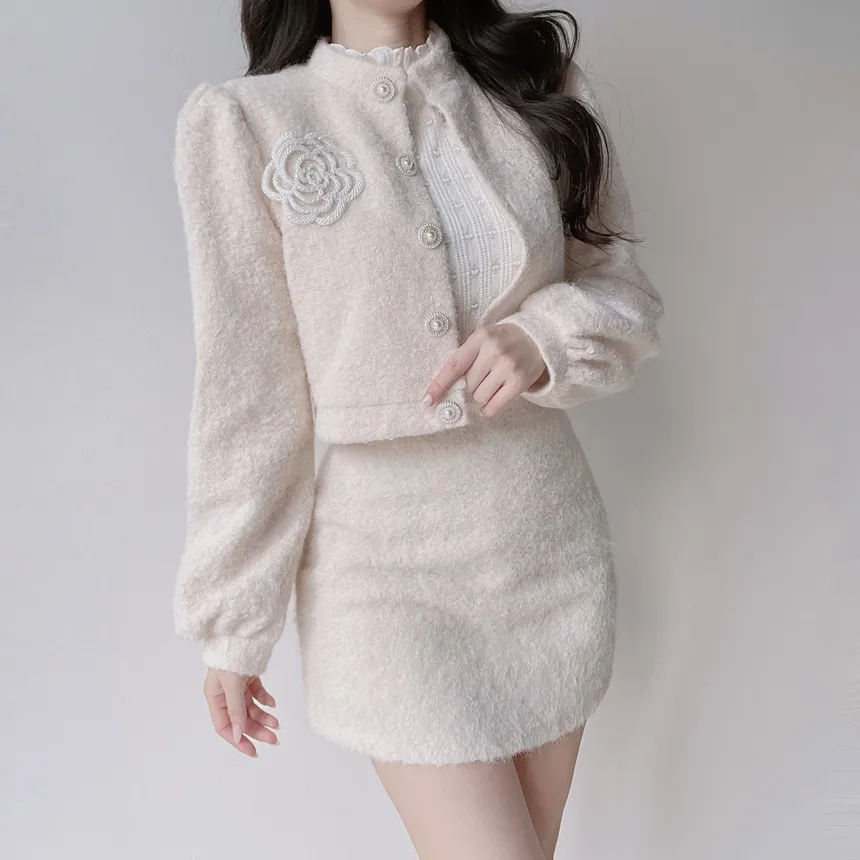 ラウンドネックパール調ボタンショート刺繍花柄ジャケット | mirangmirang | 詳細画像33