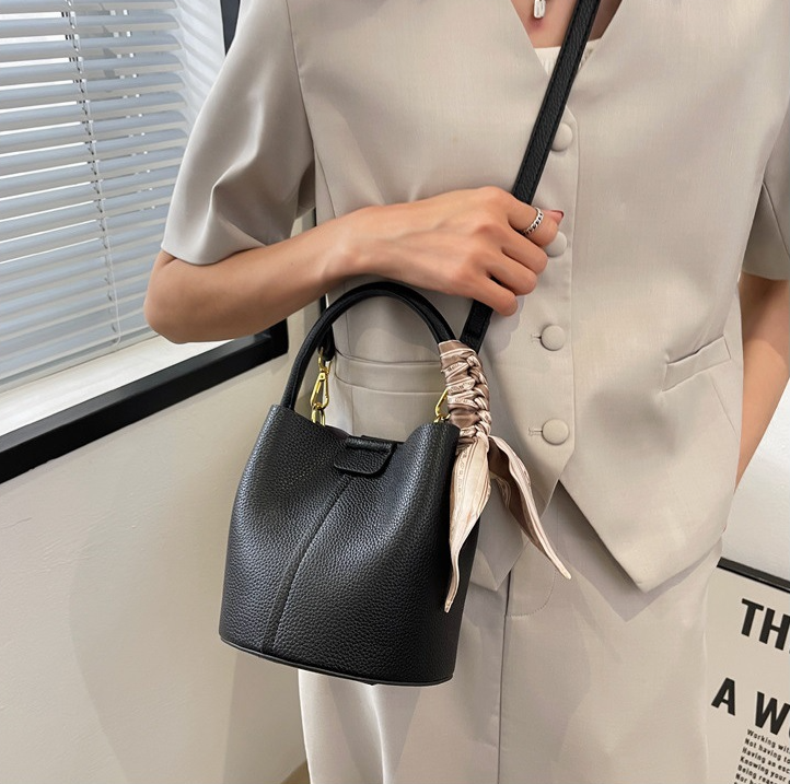 レザー調ショルダーバッグトートバッグ2WAYストラップセット(バックルあり) | 詳細画像18