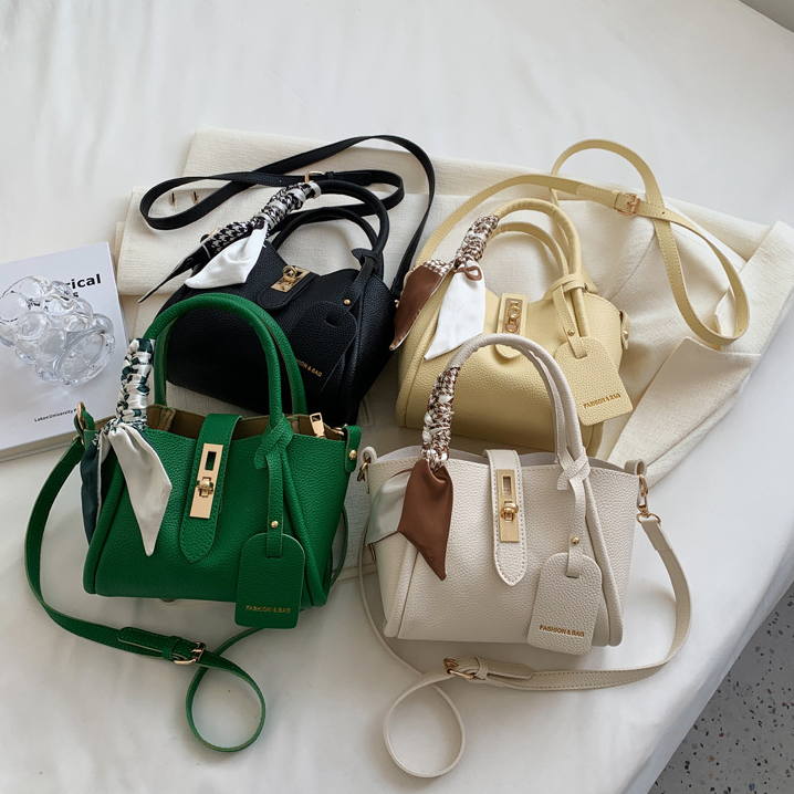 レザー調ショルダーバッグトートバッグ2WAYストラップセット(バックルあり) | 詳細画像2