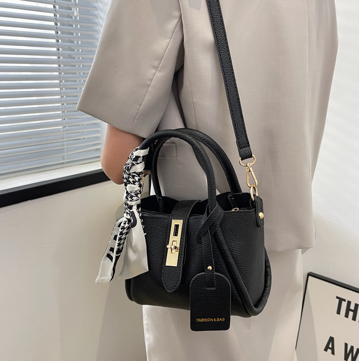 レザー調ショルダーバッグトートバッグ2WAYストラップセット(バックルあり) | 詳細画像3