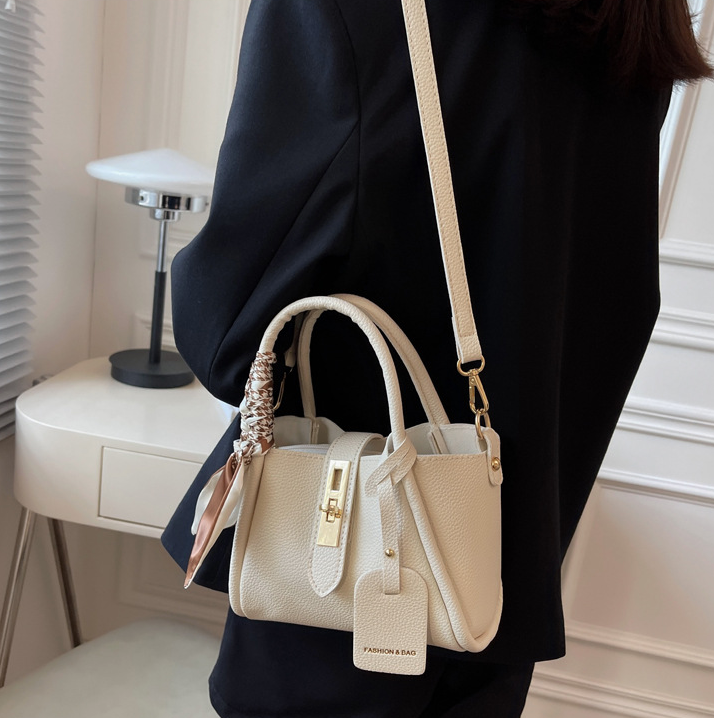 レザー調ショルダーバッグトートバッグ2WAYストラップセット(バックルあり) | 詳細画像4