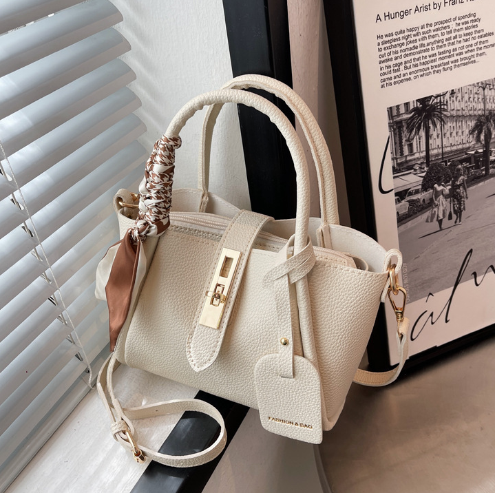 レザー調ショルダーバッグトートバッグ2WAYストラップセット(バックルあり) | 詳細画像31