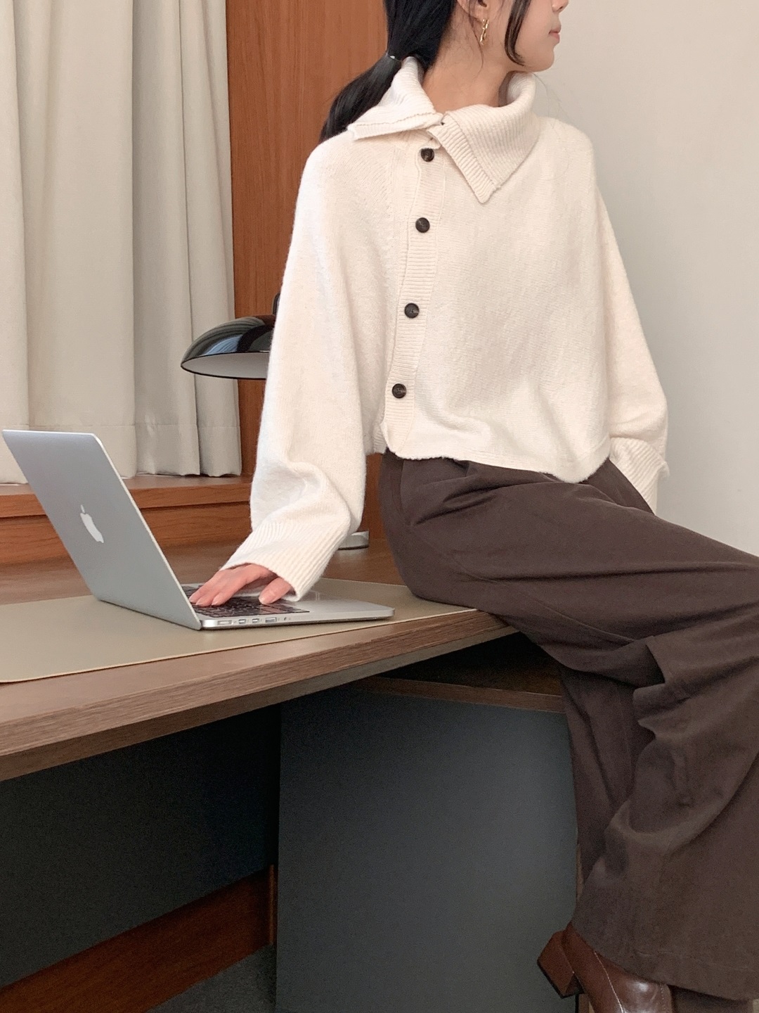 ウール混タートルネックドルマンダイアゴナルボタンカーディガン | 詳細画像4