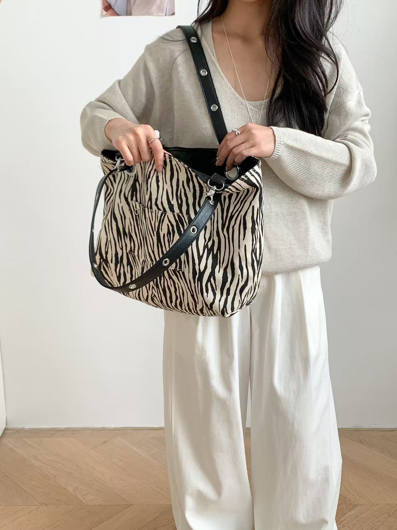 レザー調リバーシブルトートバッグ2WAY | 詳細画像12