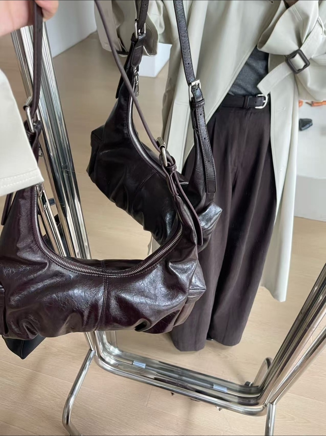 レザー調カラーショルダーバッグストラップ付 | 詳細画像4