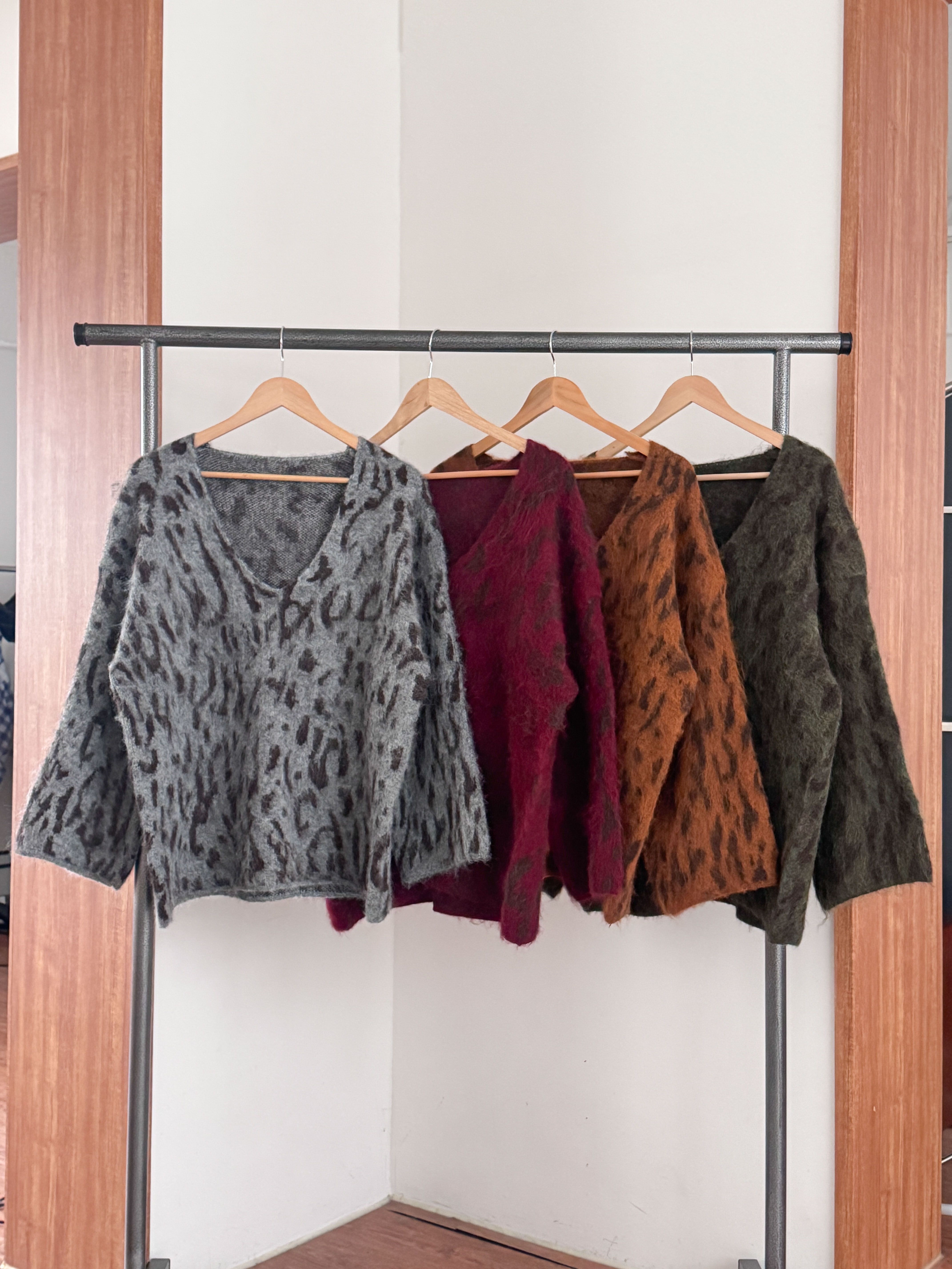 ウール混Vネックルーズレオパードカラーニット | 詳細画像17