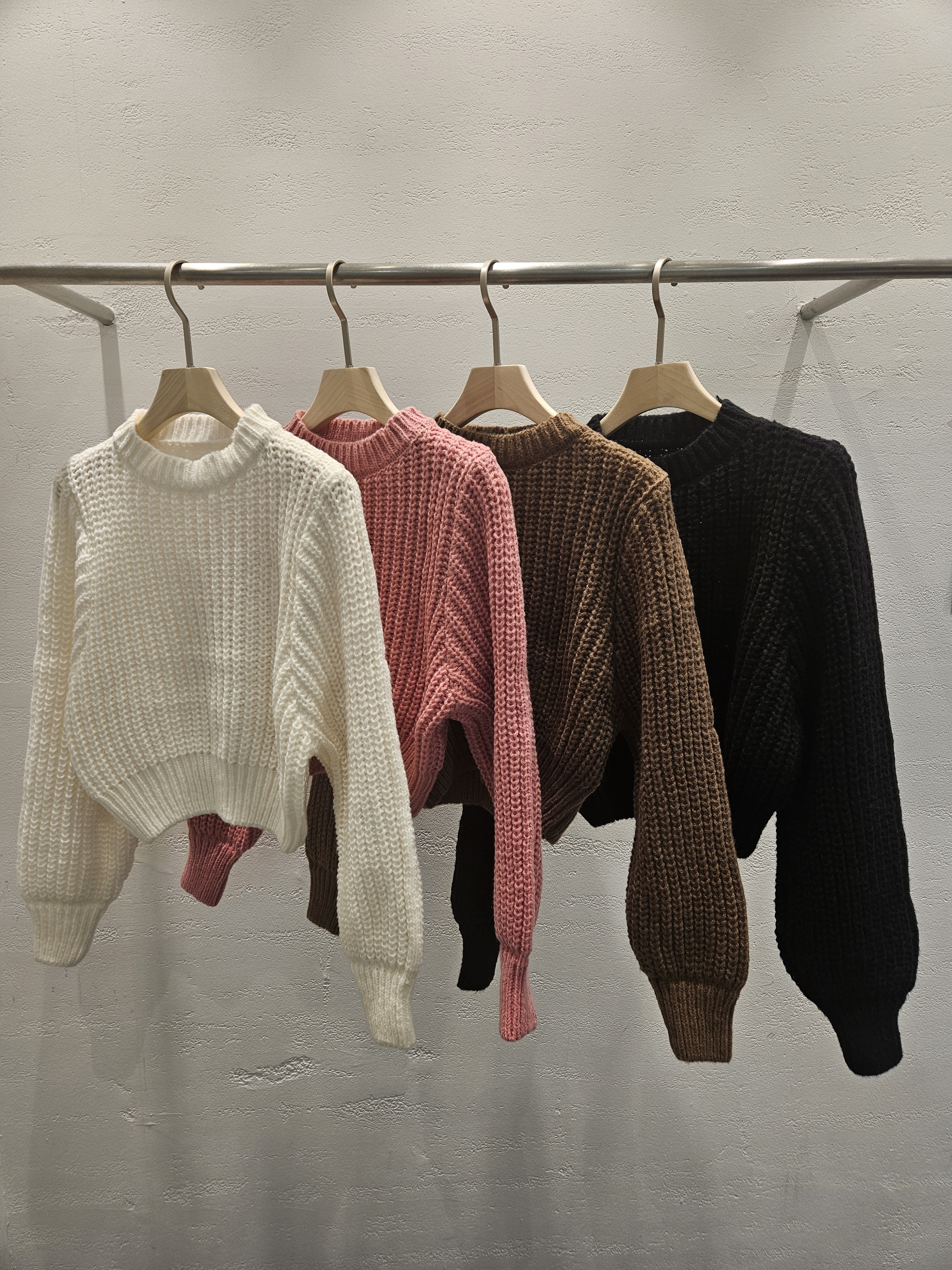 ラウンドネッククロップドカラーニット | 詳細画像2