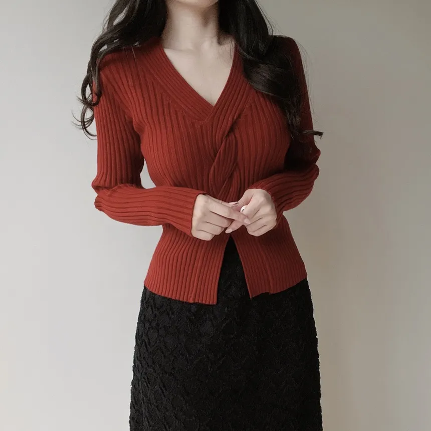 リブツイストVネックスリムスリットニット | mirangmirang | 詳細画像23