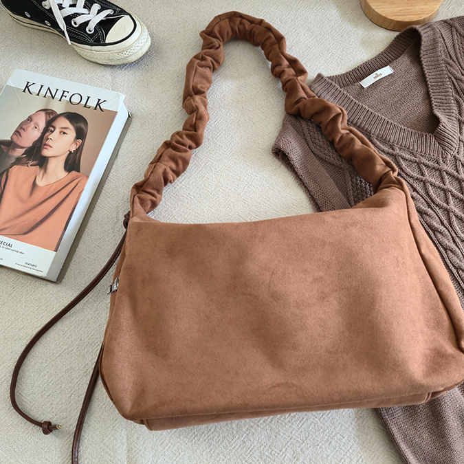 スエード調ジップアップドローストリングポケットショルダーバッグ | 詳細画像3