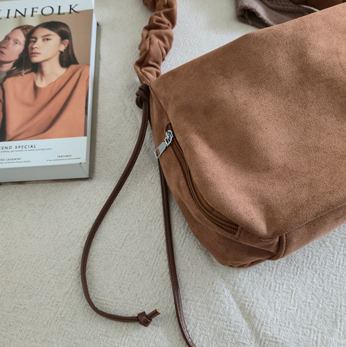 スエード調ジップアップドローストリングポケットショルダーバッグ | 詳細画像14