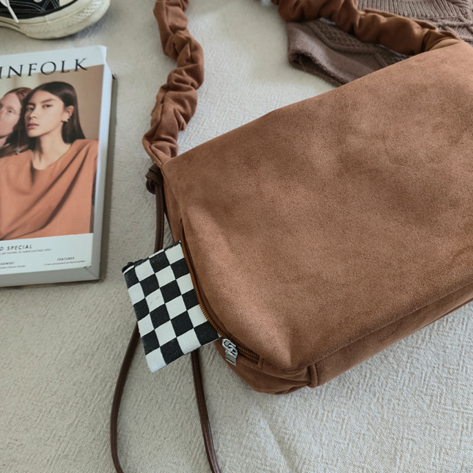 スエード調ジップアップドローストリングポケットショルダーバッグ | 詳細画像15