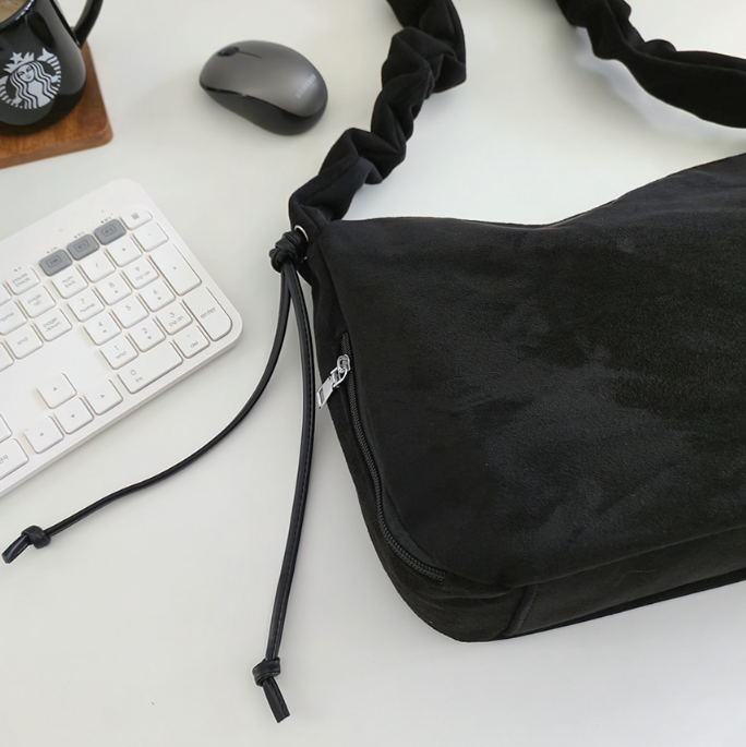 スエード調ジップアップドローストリングポケットショルダーバッグ | 詳細画像31