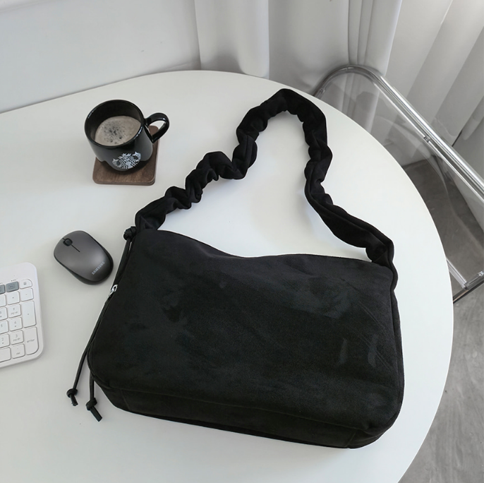 スエード調ジップアップドローストリングポケットショルダーバッグ | 詳細画像32