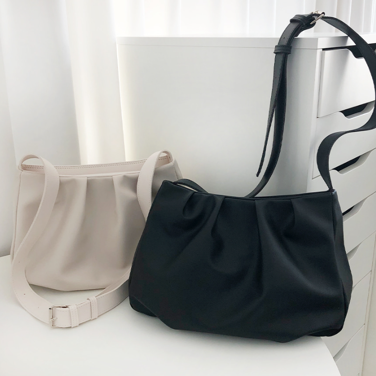 レザー調ピンタックショルダーバッグ | 詳細画像2