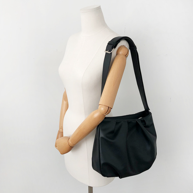 レザー調ピンタックショルダーバッグ | 詳細画像3