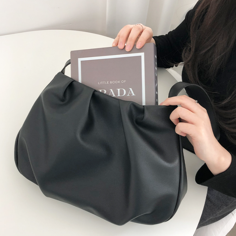 レザー調ピンタックショルダーバッグ | 詳細画像8