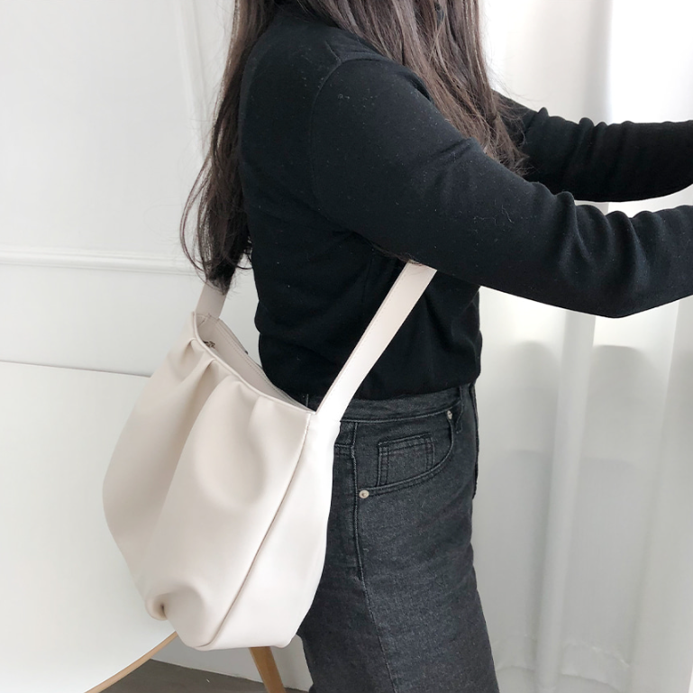 レザー調ピンタックショルダーバッグ | 詳細画像10