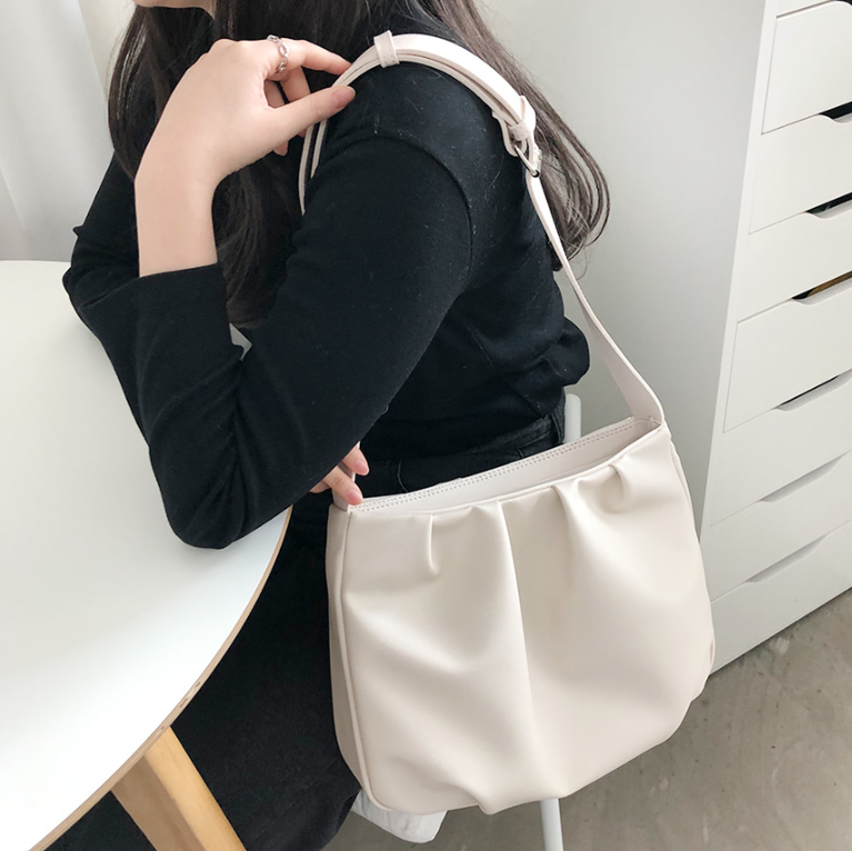 レザー調ピンタックショルダーバッグ | 詳細画像11