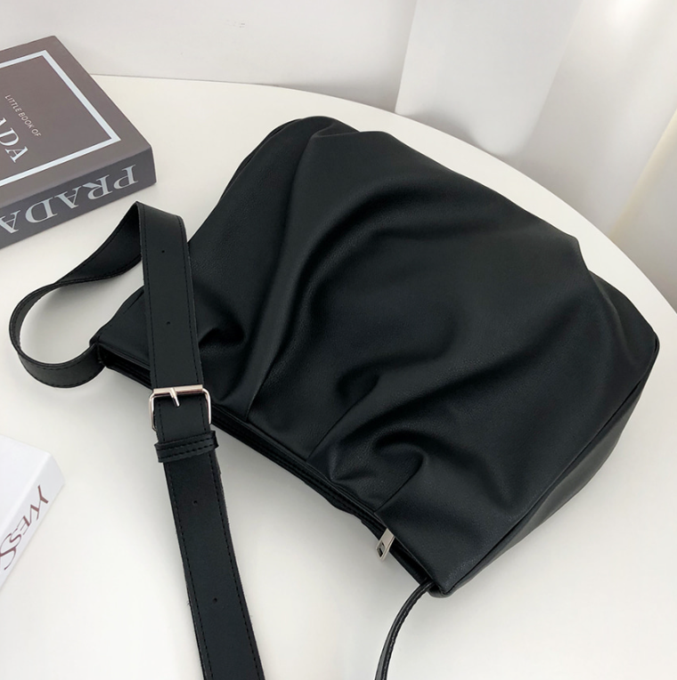 レザー調ピンタックショルダーバッグ | 詳細画像16