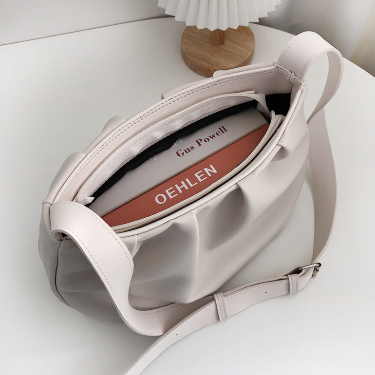 レザー調ピンタックショルダーバッグ | 詳細画像24