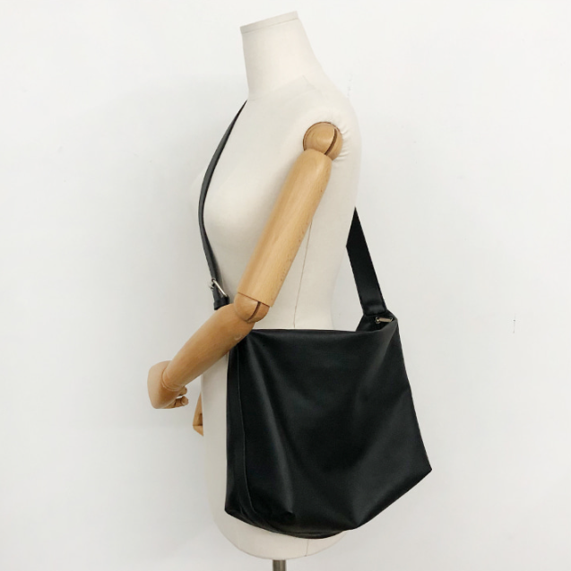 レザー調ベーシックビッグ無地ショルダーバッグ | 詳細画像4