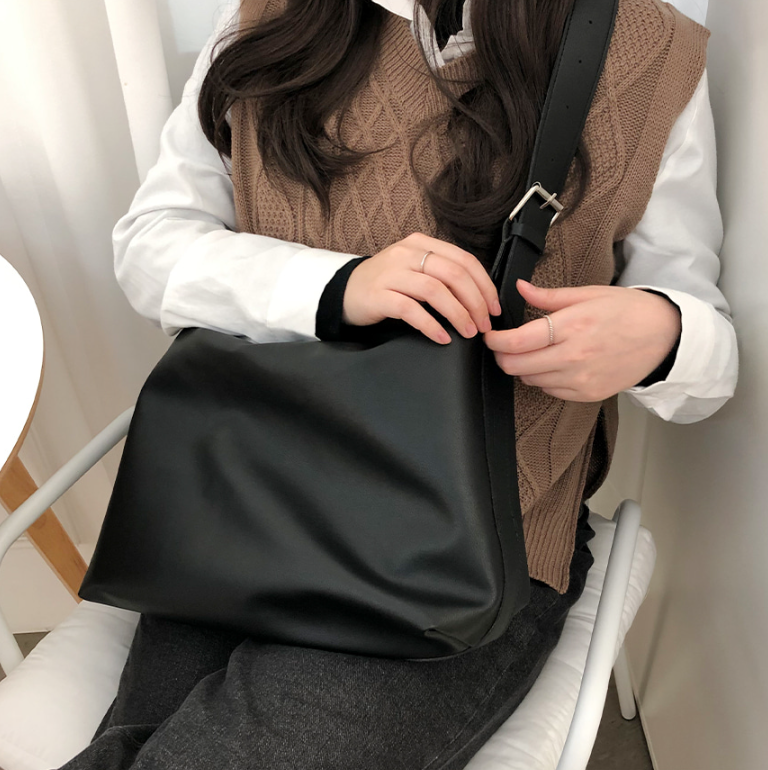 レザー調ベーシックビッグ無地ショルダーバッグ | 詳細画像6