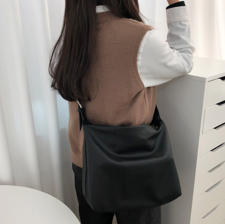 レザー調ベーシックビッグ無地ショルダーバッグ | 詳細画像7