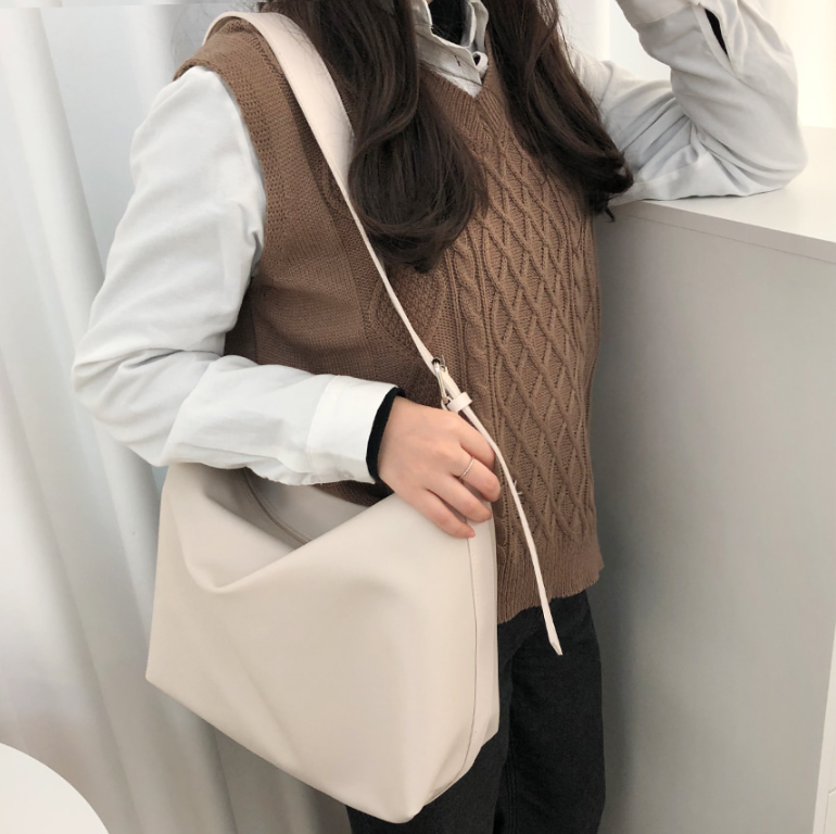 レザー調ベーシックビッグ無地ショルダーバッグ | 詳細画像9