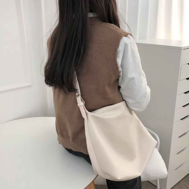 レザー調ベーシックビッグ無地ショルダーバッグ | 詳細画像10