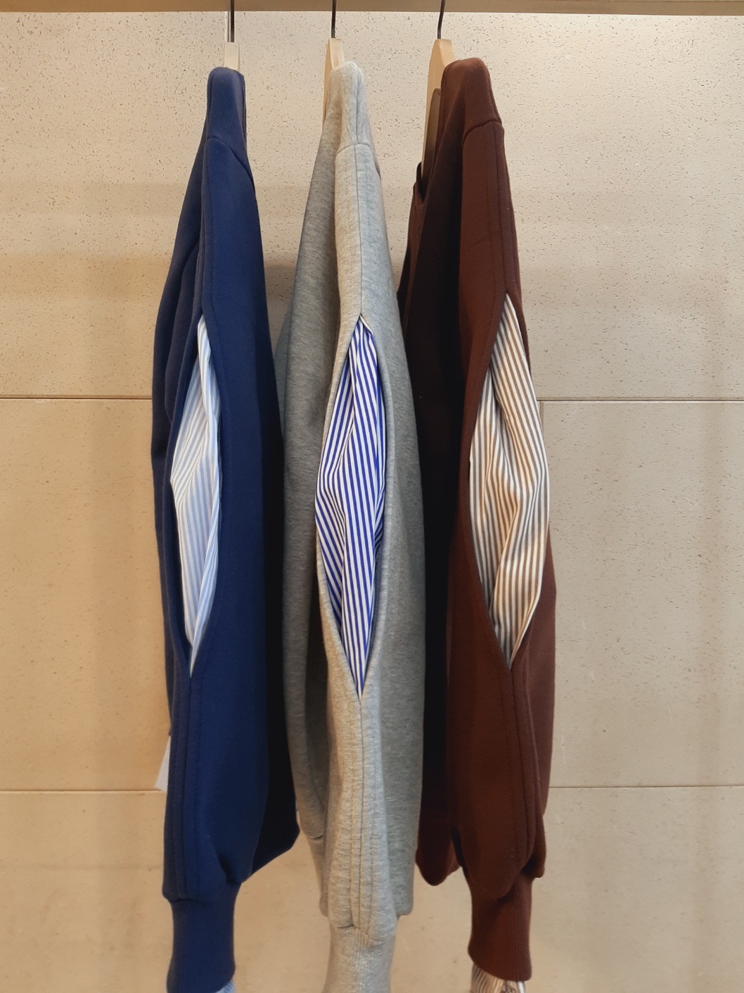 裏起毛コンビ配色ラウンドネックレイヤード風長袖ロゴスウェット | 詳細画像3