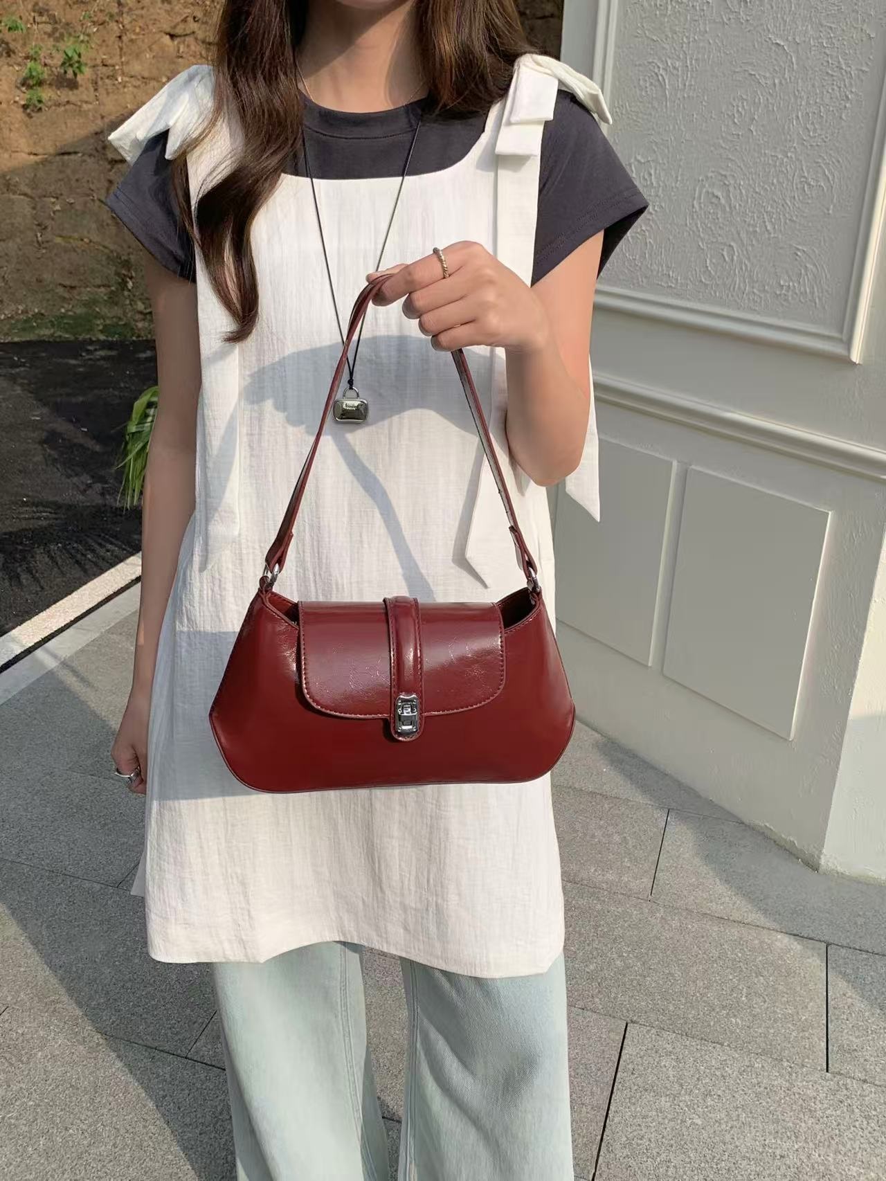 レザー調カラーショルダーバッグ2WAYストラップセット(バックルあり) | 詳細画像5