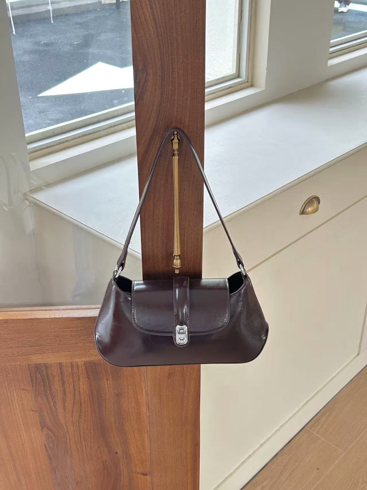 レザー調カラーショルダーバッグ2WAYストラップセット(バックルあり) | 詳細画像13