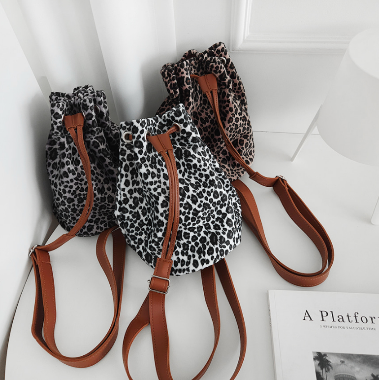 レザー調ドローストリングレオパードショルダーバッグ | 詳細画像2